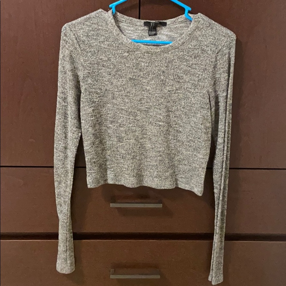 Long sleeve top.